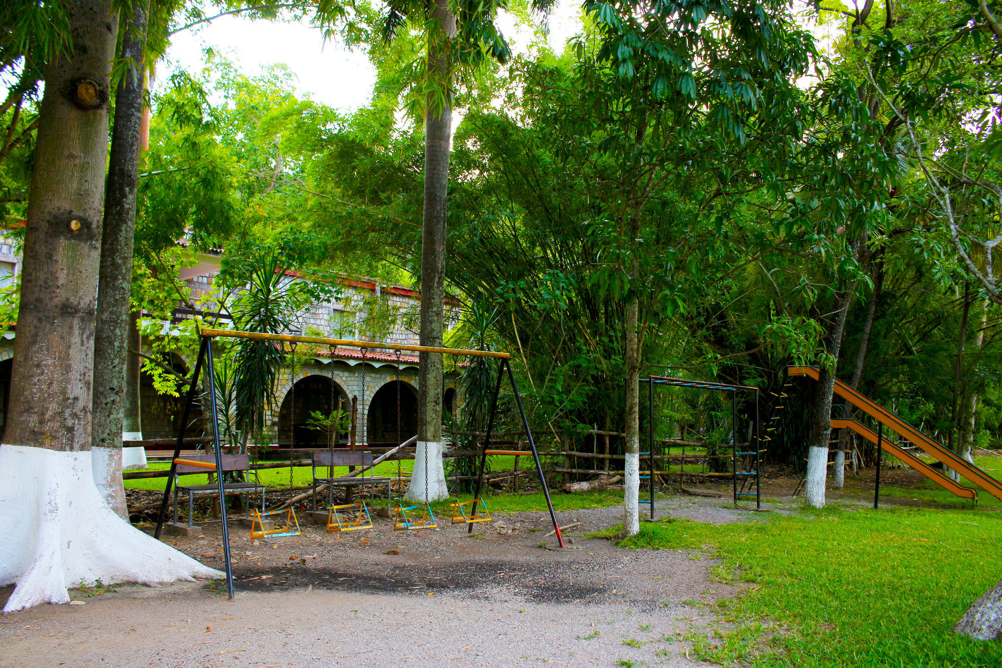 Hotel Spa Taninul Los Puentes Bagian luar foto